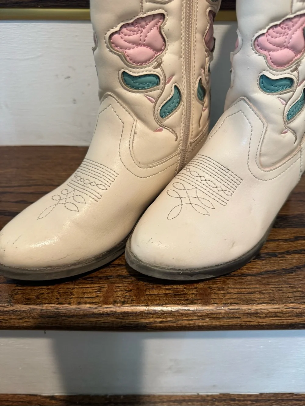 Girls' Cat & Jack Cream Western Boots with Pink Roses sz 13